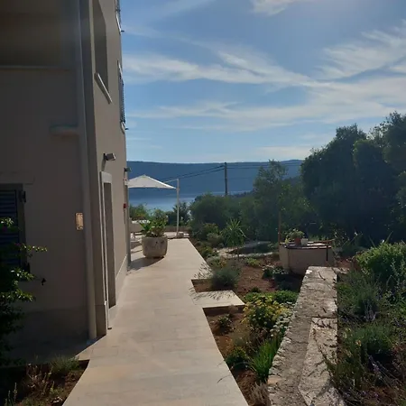 Apartment Desanti 3 *