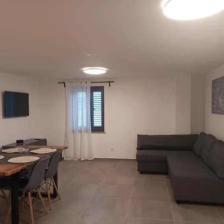 Apartment Desanti 3