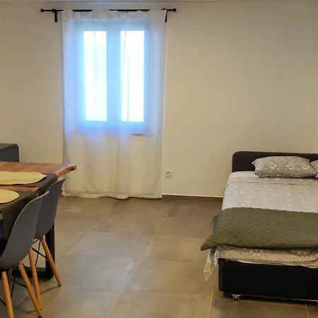 Appartement Desanti 3 *